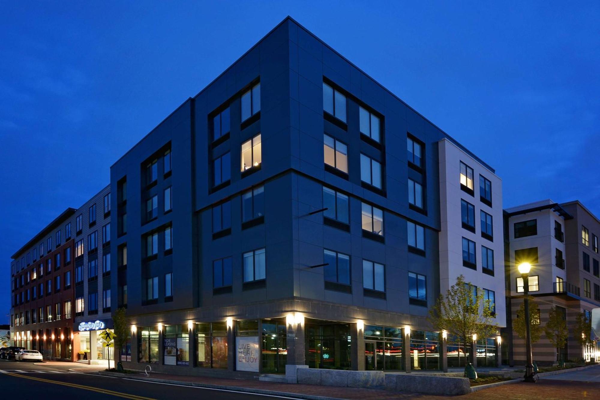 Hampton Inn Salem, Ma Exterior foto